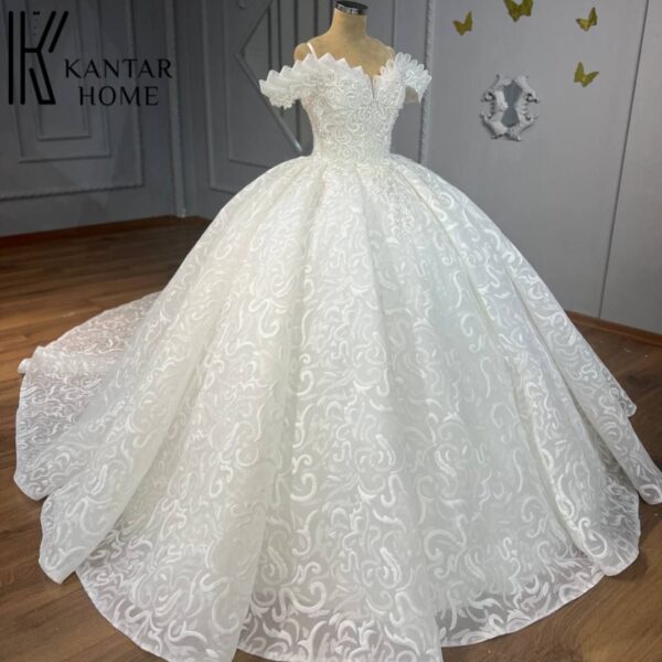 Luxurious wedding dress
